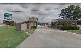 Cole Manor Motel By Oyo Love Field Market Center